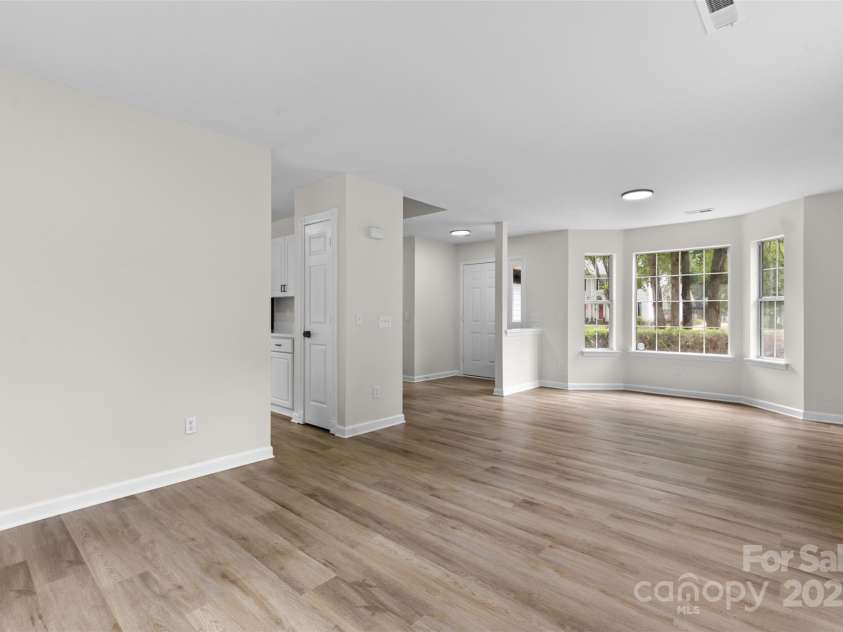 6907 Spandril Lane, Charlotte, NC 28215.  MLS# CAR4278676, YatesRealty ID 28571. 