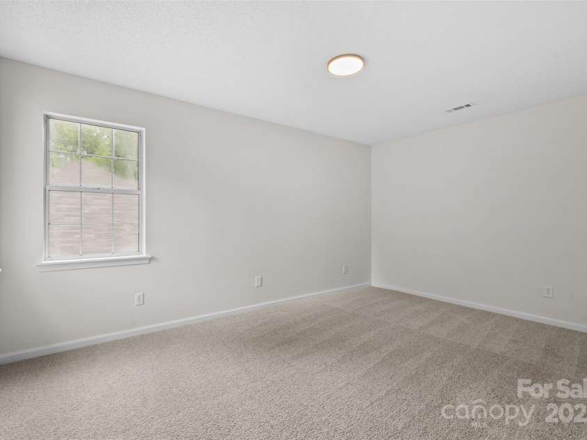 6907 Spandril Lane, Charlotte, NC 28215.  MLS# CAR4278676, YatesRealty ID 28571. 