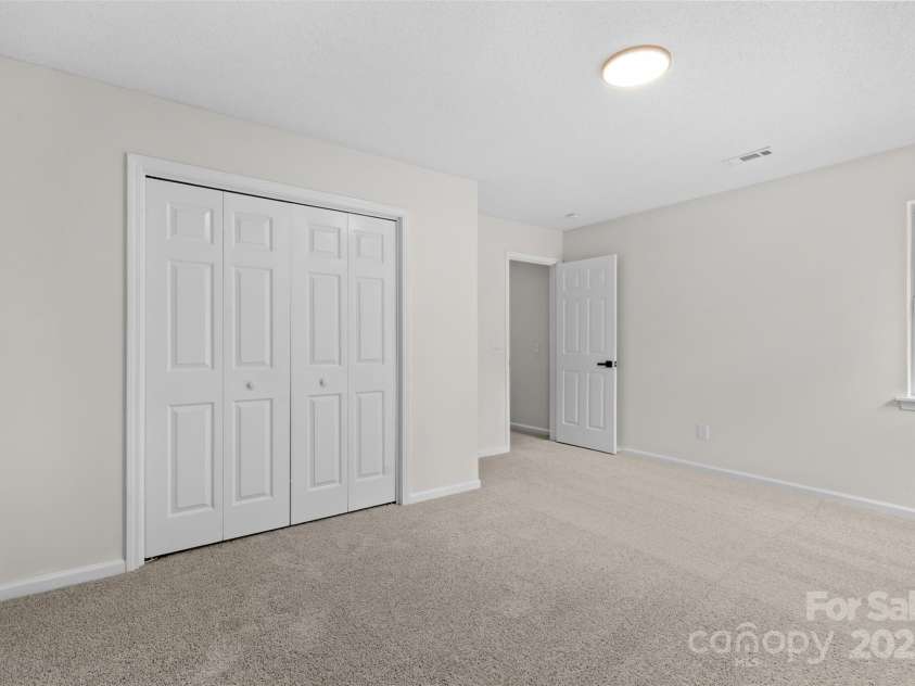 6907 Spandril Lane, Charlotte, NC 28215.  MLS# CAR4278676, YatesRealty ID 28571. 