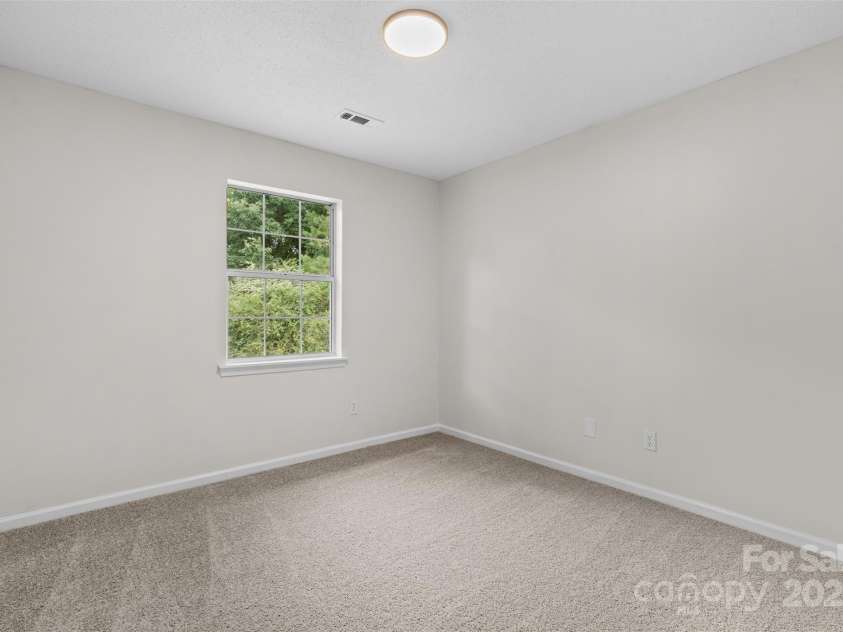 6907 Spandril Lane, Charlotte, NC 28215.  MLS# CAR4278676, YatesRealty ID 28571. 