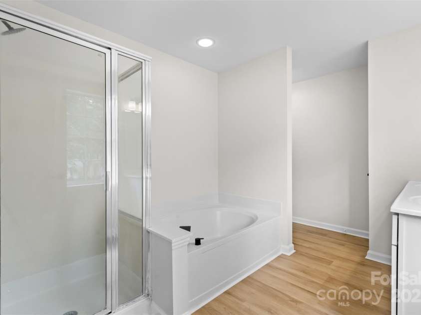 6907 Spandril Lane, Charlotte, NC 28215.  MLS# CAR4278676, YatesRealty ID 28571. 