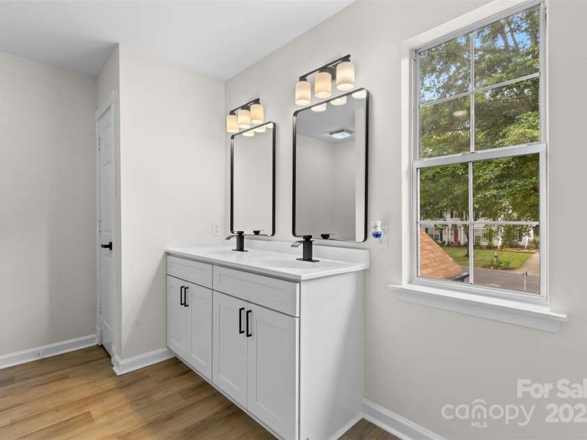 6907 Spandril Lane, Charlotte, NC 28215.  MLS# CAR4278676, YatesRealty ID 28571. 