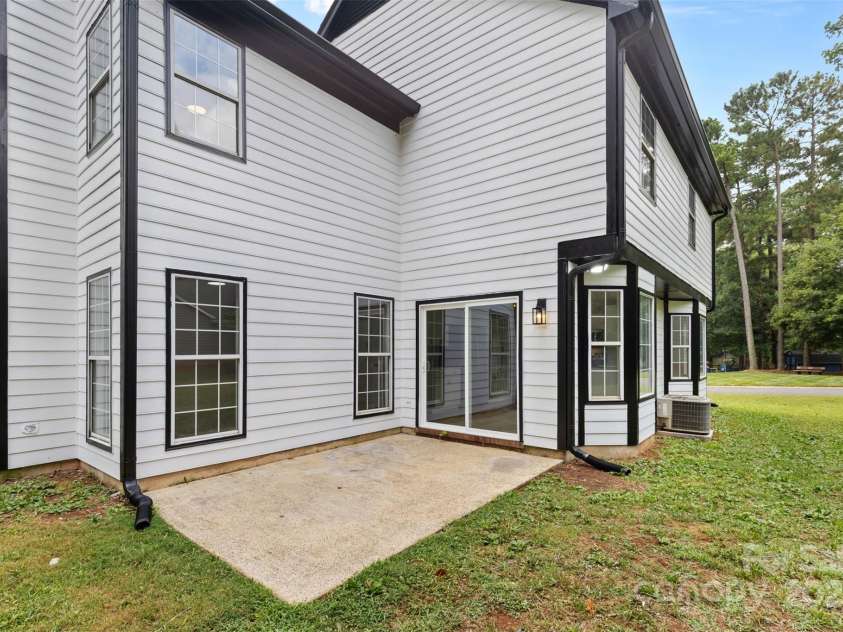 6907 Spandril Lane, Charlotte, NC 28215.  MLS# CAR4278676, YatesRealty ID 28571. 