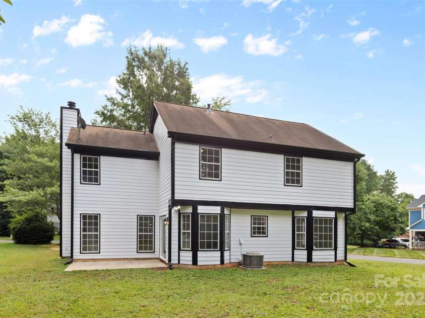 6907 Spandril Lane, Charlotte, NC 28215.  MLS# CAR4278676, YatesRealty ID 28571. 