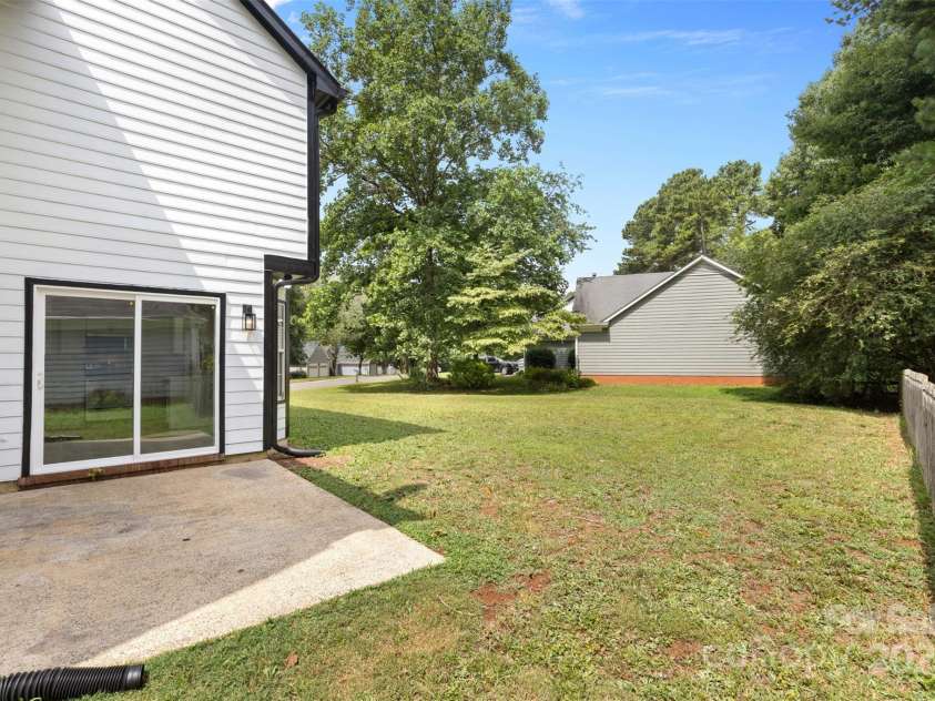 6907 Spandril Lane, Charlotte, NC 28215.  MLS# CAR4278676, YatesRealty ID 28571. 