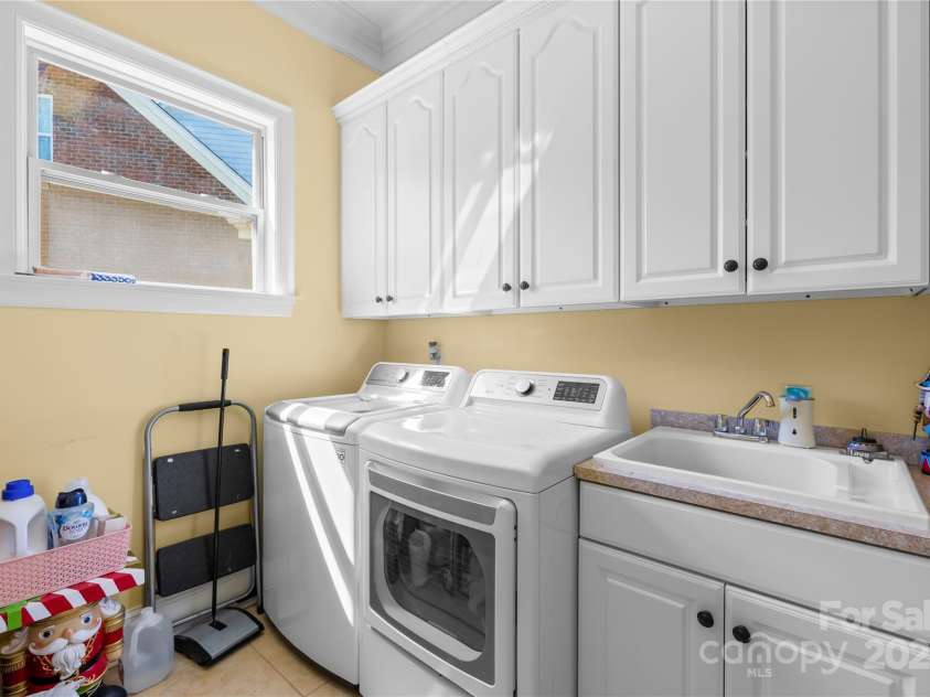 458 Inverness Place, Rock Hill, SC 29730.  MLS# CAR4255633, YatesRealty ID 28572. Laundry