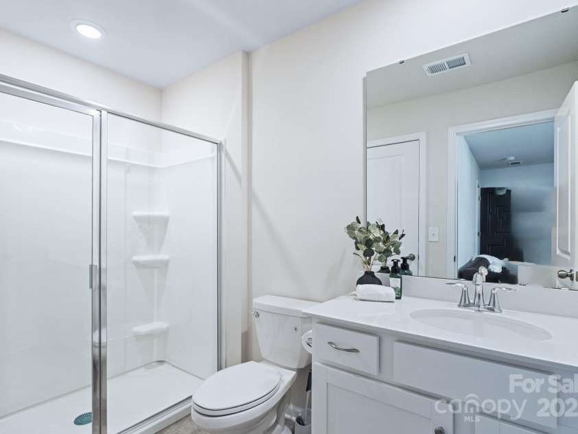 4272 Spadefoot Court, Lancaster, SC 29720.  MLS# CAR4281946, YatesRealty ID 28573. 3rd floor bathroom