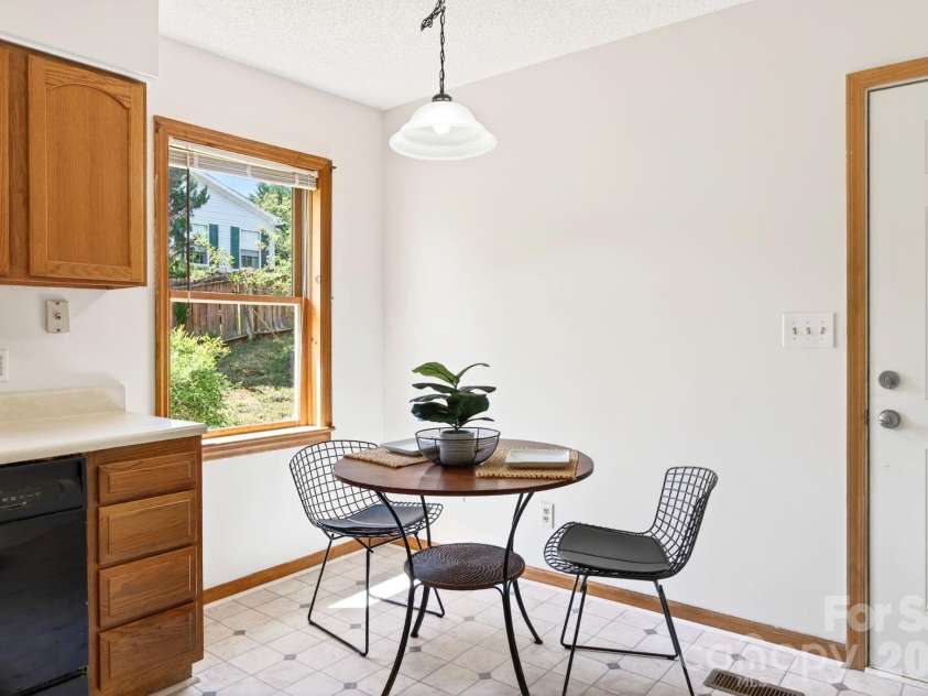 5 Johns Street, Asheville, NC 28806.  MLS# CAR4383037, YatesRealty ID 28573. 