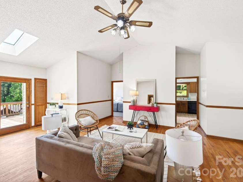 5 Johns Street, Asheville, NC 28806.  MLS# CAR4383037, YatesRealty ID 28573. 
