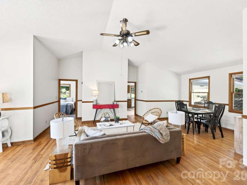 5 Johns Street, Asheville, NC 28806.  MLS# CAR4383037, YatesRealty ID 28573. 