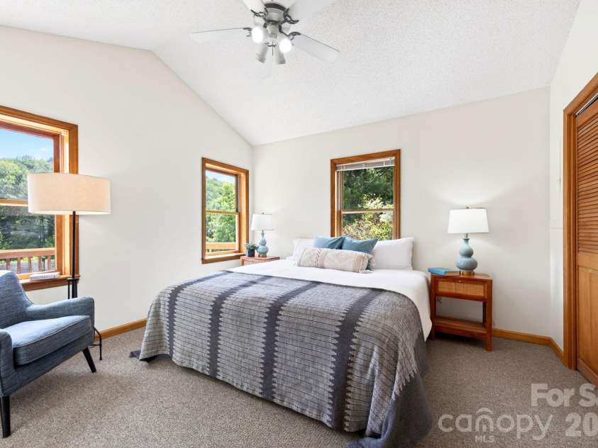 5 Johns Street, Asheville, NC 28806.  MLS# CAR4383037, YatesRealty ID 28573. 