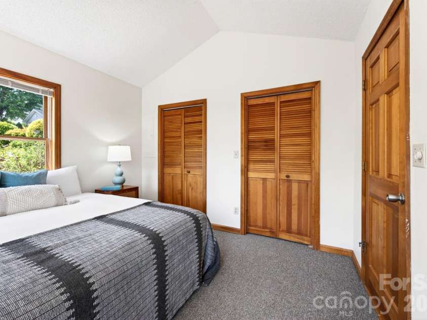 5 Johns Street, Asheville, NC 28806.  MLS# CAR4383037, YatesRealty ID 28573. 