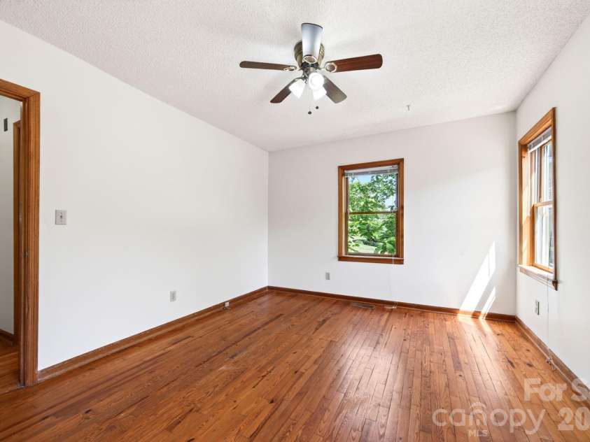5 Johns Street, Asheville, NC 28806.  MLS# CAR4383037, YatesRealty ID 28573. 
