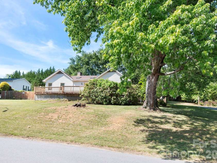 5 Johns Street, Asheville, NC 28806.  MLS# CAR4383037, YatesRealty ID 28573. 