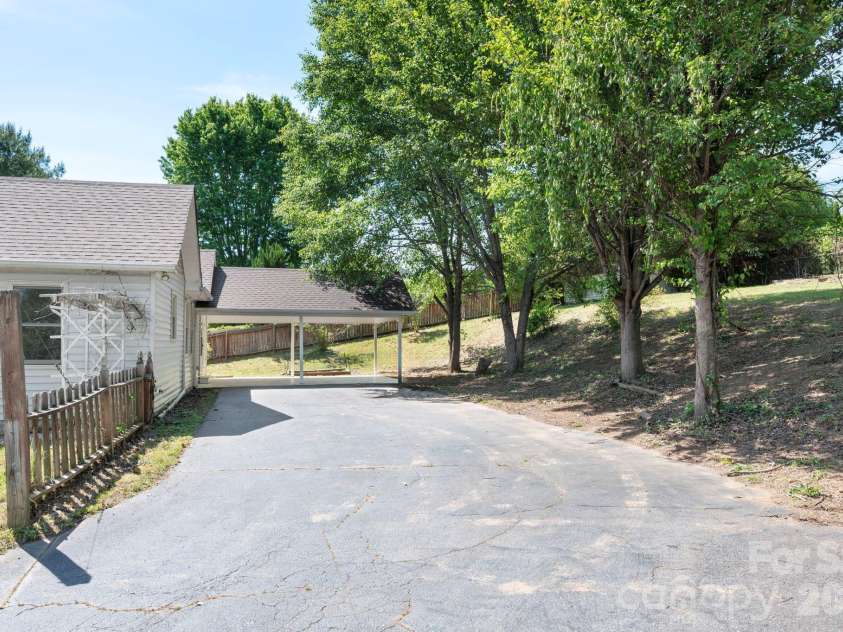 5 Johns Street, Asheville, NC 28806.  MLS# CAR4383037, YatesRealty ID 28573. 
