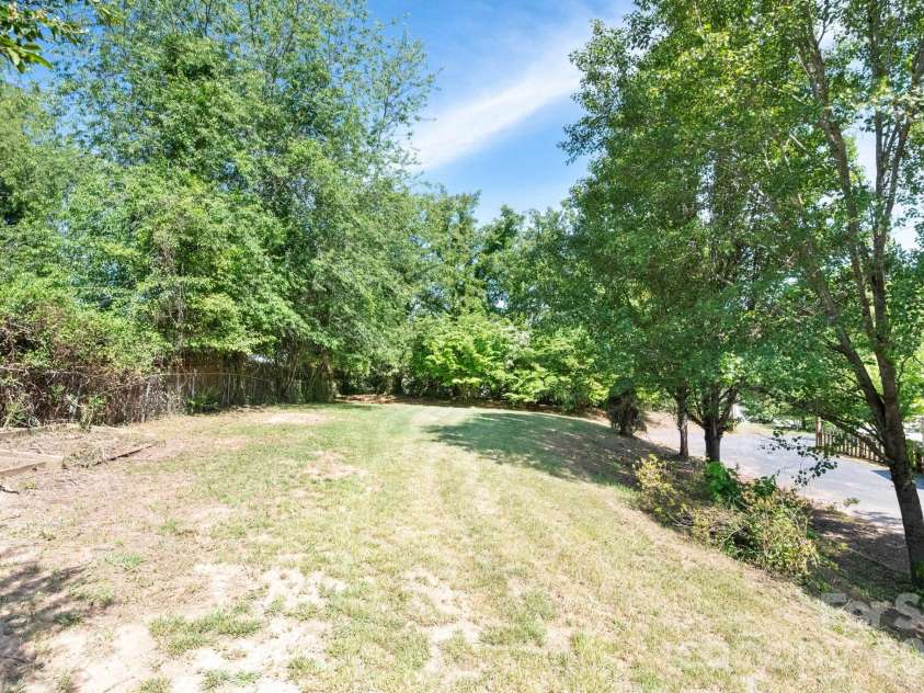 5 Johns Street, Asheville, NC 28806.  MLS# CAR4383037, YatesRealty ID 28573. 