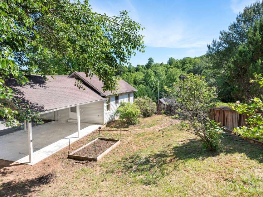 5 Johns Street, Asheville, NC 28806.  MLS# CAR4383037, YatesRealty ID 28573. 