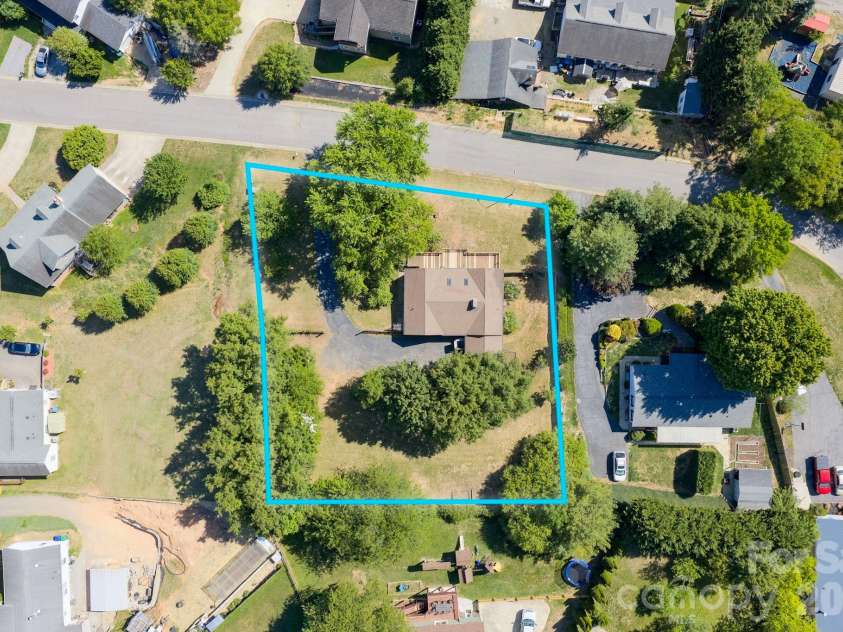 5 Johns Street, Asheville, NC 28806.  MLS# CAR4383037, YatesRealty ID 28573. 
