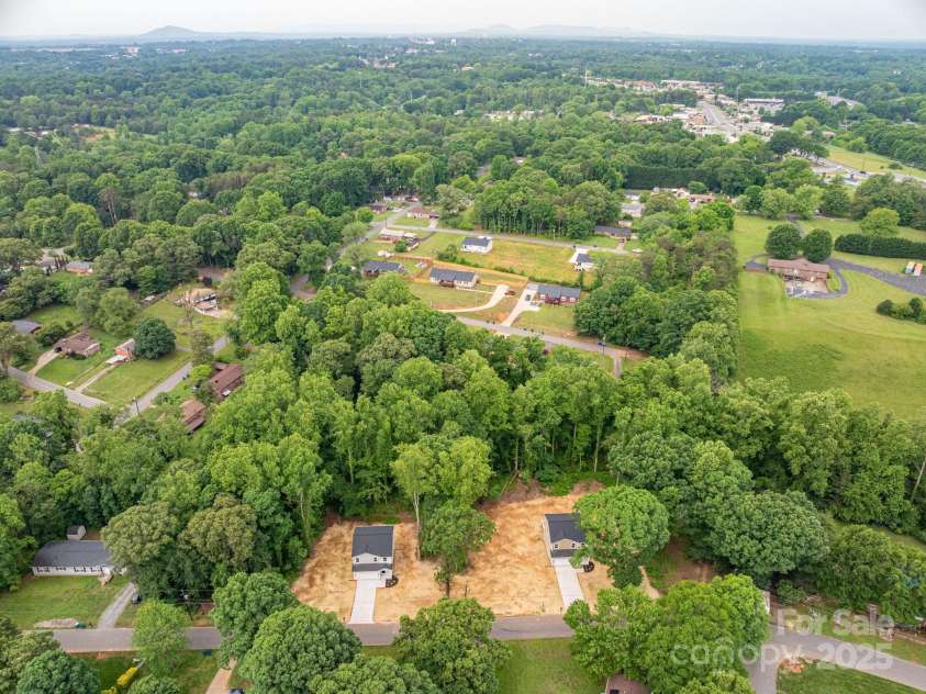 1941 32nd Street, Hickory, NC 28601.  MLS# CAR4259939, YatesRealty ID 28575. 