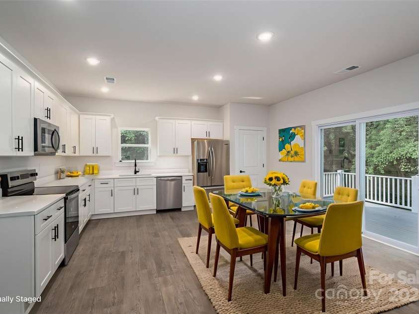 1941 32nd Street, Hickory, NC 28601.  MLS# CAR4259939, YatesRealty ID 28575. 