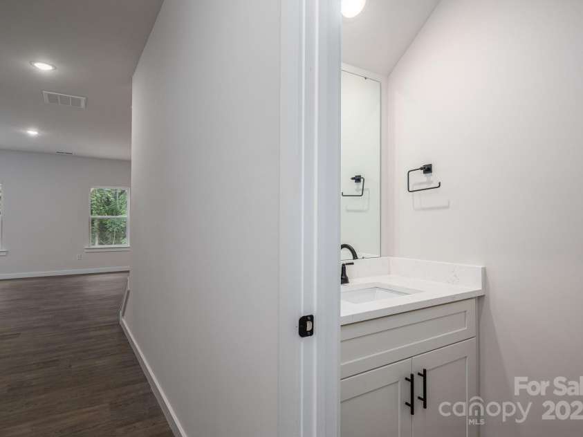 1941 32nd Street, Hickory, NC 28601.  MLS# CAR4259939, YatesRealty ID 28575. 