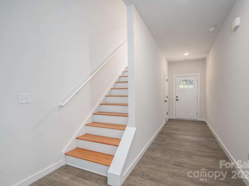 1941 32nd Street, Hickory, NC 28601.  MLS# CAR4259939, YatesRealty ID 28575. 