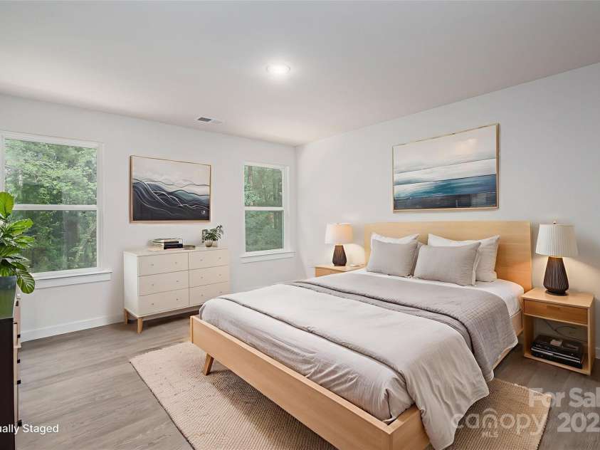 1941 32nd Street, Hickory, NC 28601.  MLS# CAR4259939, YatesRealty ID 28575. 