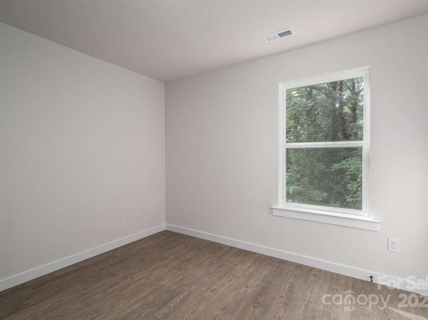 1941 32nd Street, Hickory, NC 28601.  MLS# CAR4259939, YatesRealty ID 28575. 