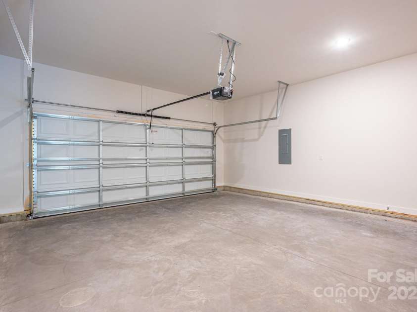 1941 32nd Street, Hickory, NC 28601.  MLS# CAR4259939, YatesRealty ID 28575. 