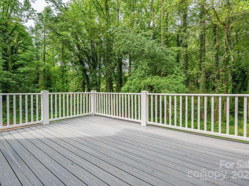 1941 32nd Street, Hickory, NC 28601.  MLS# CAR4259939, YatesRealty ID 28575. 