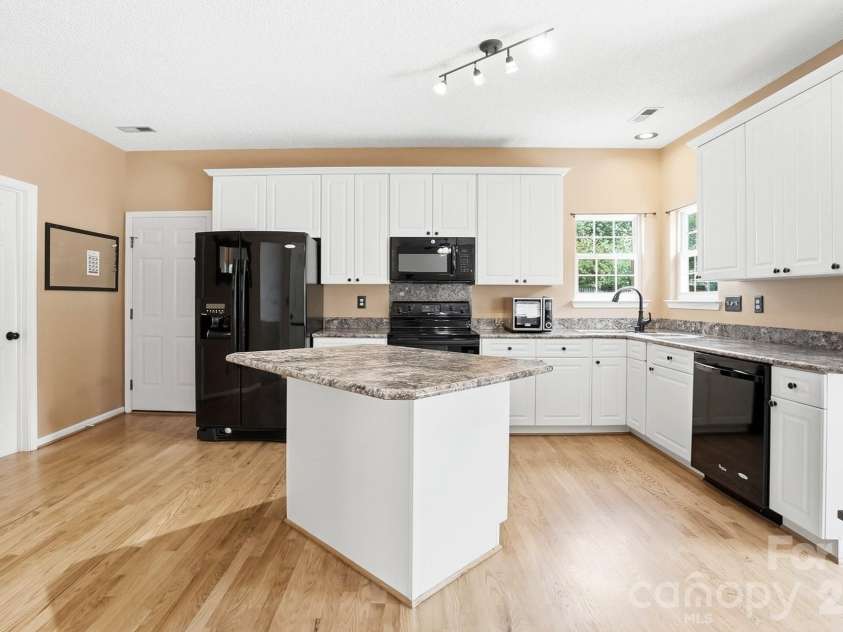 5427 Beaver Creek Court, Indian Trail, NC 28079.  MLS# CAR4357865, YatesRealty ID 28575. Large Open Kitchen