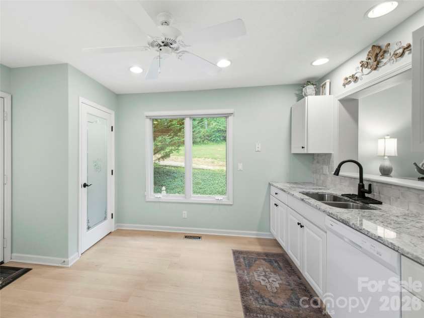 83 Laurel Ridge Place, Hendersonville, NC 28739.  MLS# CAR4389214, YatesRealty ID 28577. Kitchen
