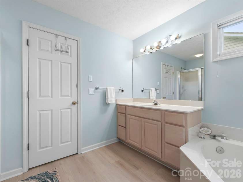 83 Laurel Ridge Place, Hendersonville, NC 28739.  MLS# CAR4389214, YatesRealty ID 28577. Primary Bathroom