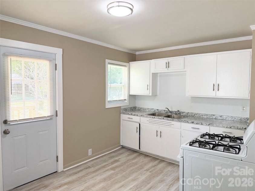 372 Baker Street, Rock Hill, SC 29730.  MLS# CAR4384377, YatesRealty ID 28579. 