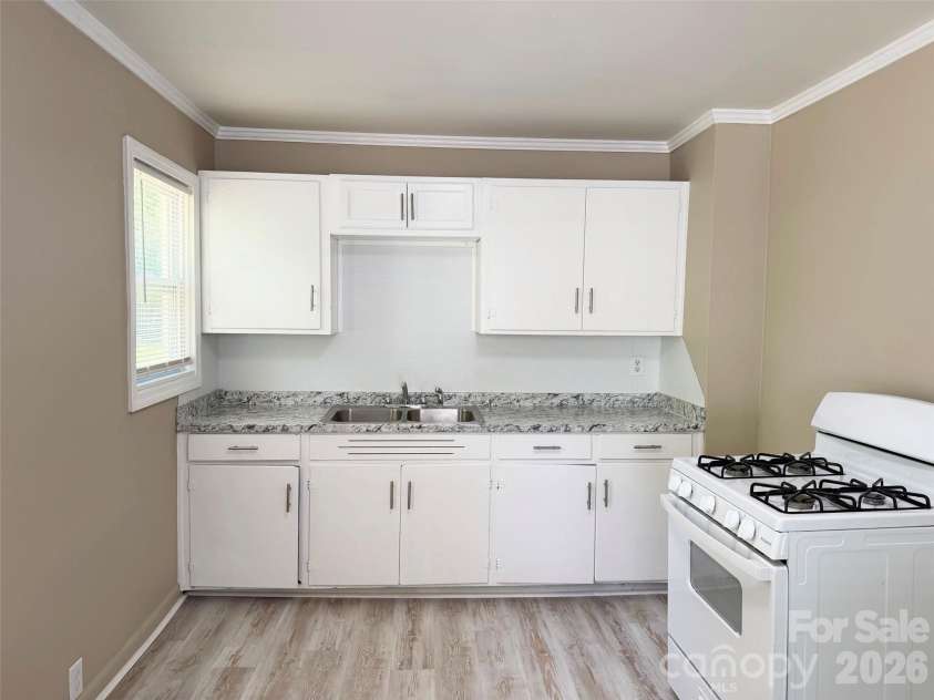 372 Baker Street, Rock Hill, SC 29730.  MLS# CAR4384377, YatesRealty ID 28579. 