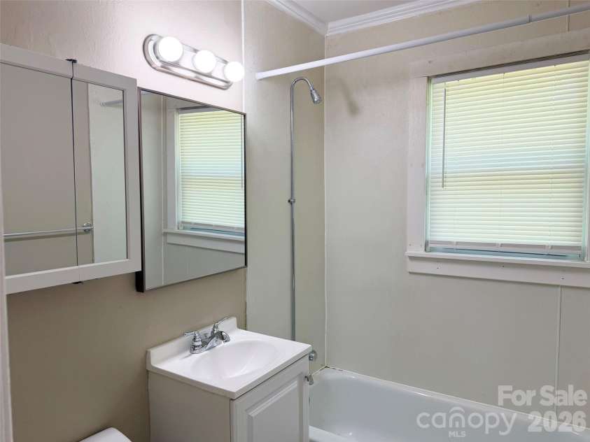 372 Baker Street, Rock Hill, SC 29730.  MLS# CAR4384377, YatesRealty ID 28579. 