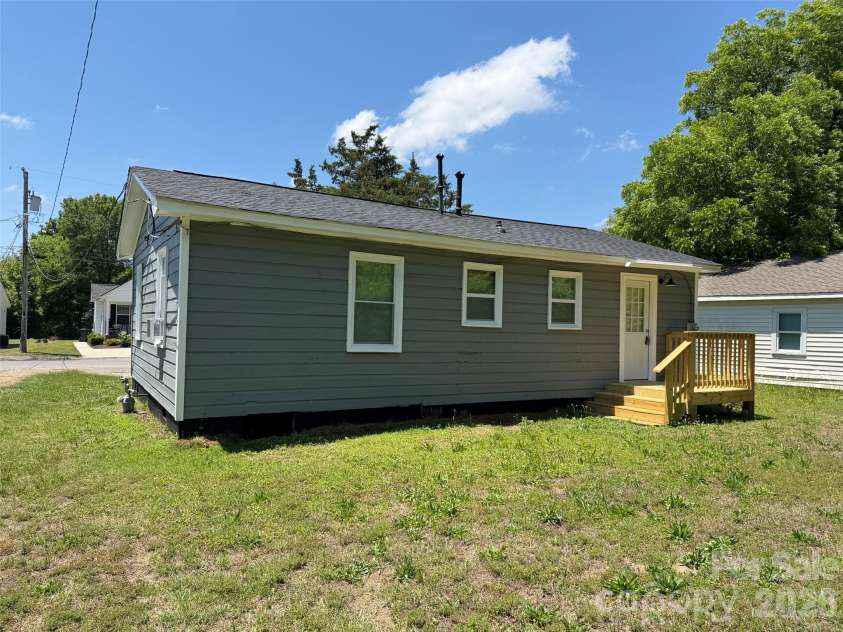 372 Baker Street, Rock Hill, SC 29730.  MLS# CAR4384377, YatesRealty ID 28579. 