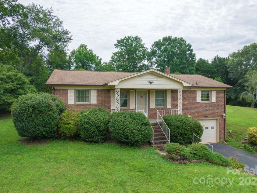 554 Wildlife Access Road, Hickory, NC 28601.  MLS# CAR4279356, YatesRealty ID 28579. 