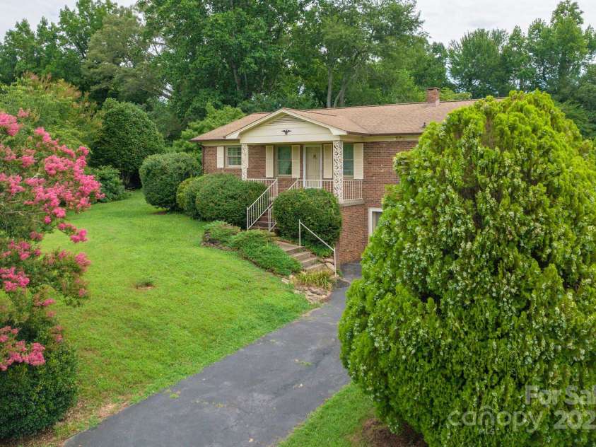 554 Wildlife Access Road, Hickory, NC 28601.  MLS# CAR4279356, YatesRealty ID 28579. 