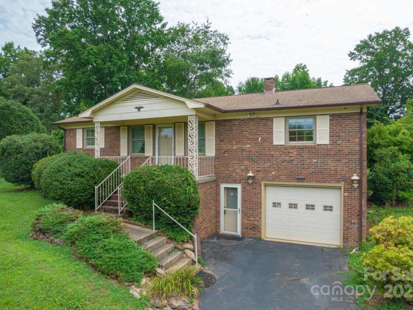 554 Wildlife Access Road, Hickory, NC 28601.  MLS# CAR4279356, YatesRealty ID 28579. 