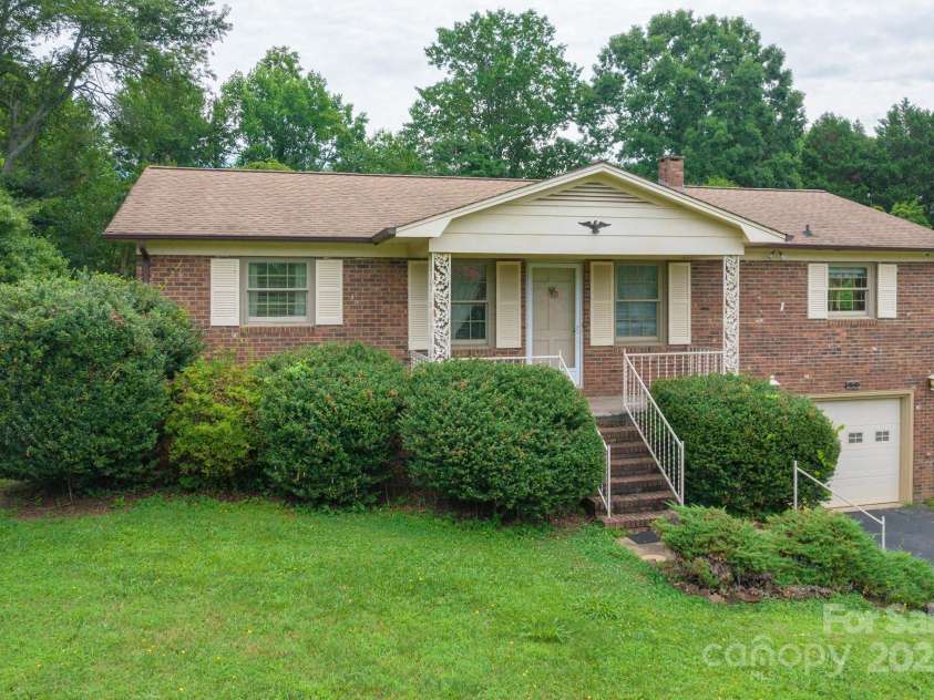 554 Wildlife Access Road, Hickory, NC 28601.  MLS# CAR4279356, YatesRealty ID 28579. 