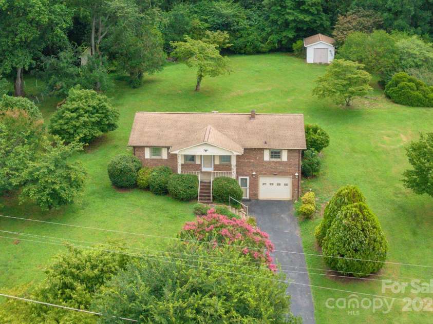 554 Wildlife Access Road, Hickory, NC 28601.  MLS# CAR4279356, YatesRealty ID 28579. 