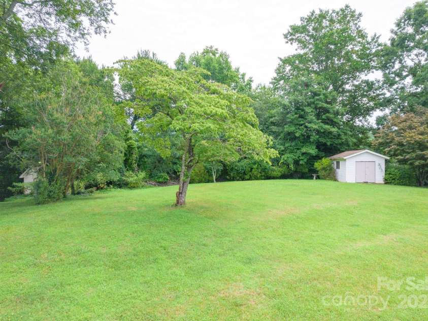 554 Wildlife Access Road, Hickory, NC 28601.  MLS# CAR4279356, YatesRealty ID 28579. 