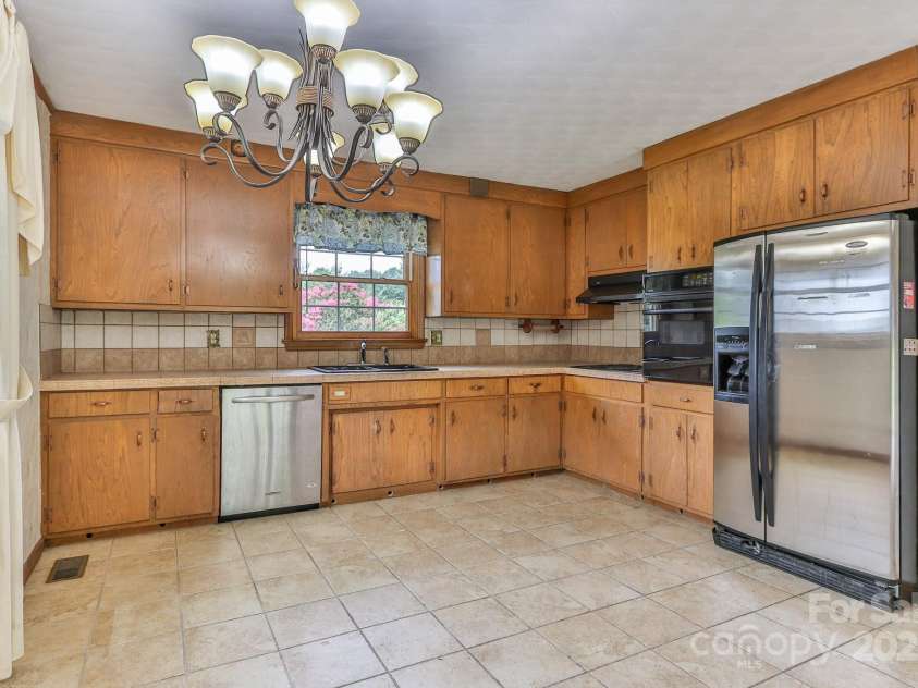 554 Wildlife Access Road, Hickory, NC 28601.  MLS# CAR4279356, YatesRealty ID 28579. 