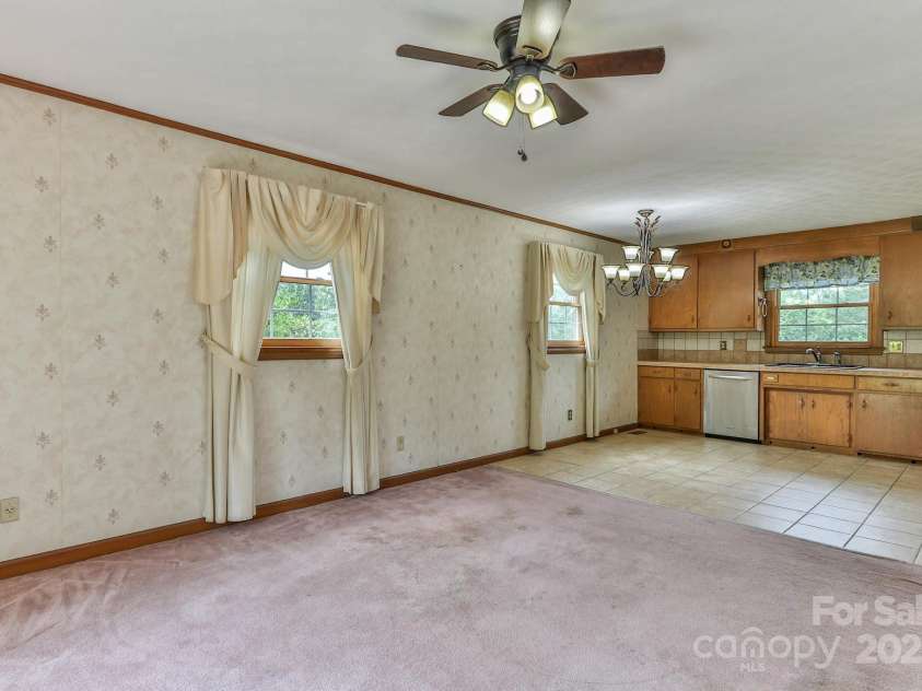 554 Wildlife Access Road, Hickory, NC 28601.  MLS# CAR4279356, YatesRealty ID 28579. 