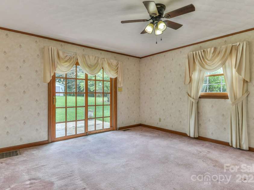 554 Wildlife Access Road, Hickory, NC 28601.  MLS# CAR4279356, YatesRealty ID 28579. 