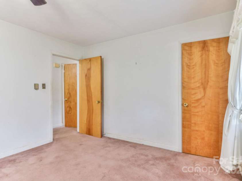 554 Wildlife Access Road, Hickory, NC 28601.  MLS# CAR4279356, YatesRealty ID 28579. 