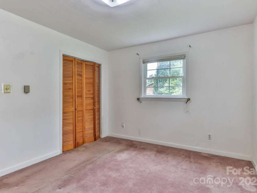 554 Wildlife Access Road, Hickory, NC 28601.  MLS# CAR4279356, YatesRealty ID 28579. 