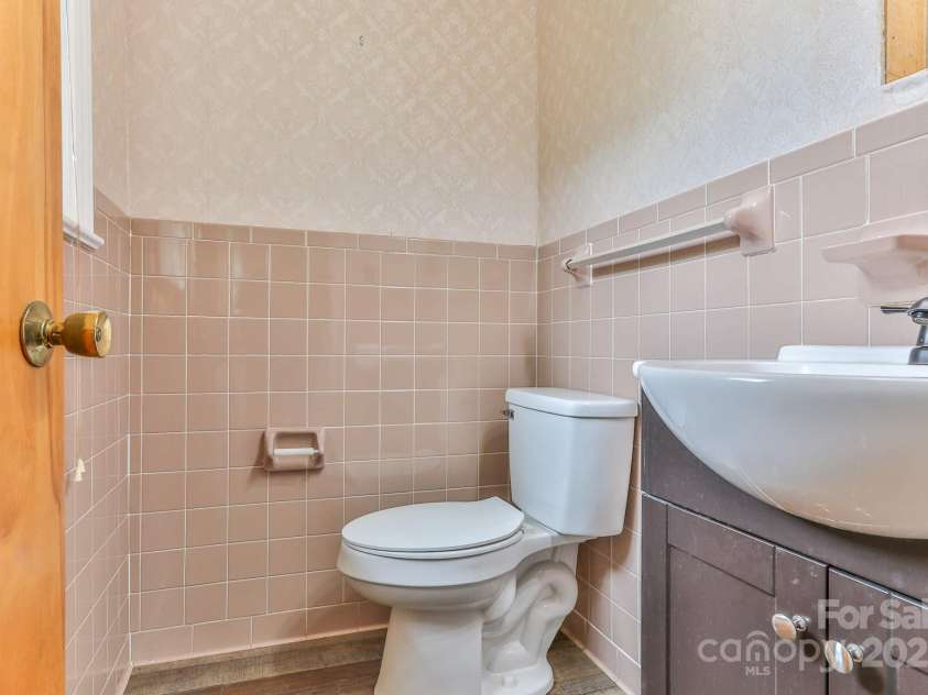 554 Wildlife Access Road, Hickory, NC 28601.  MLS# CAR4279356, YatesRealty ID 28579. 