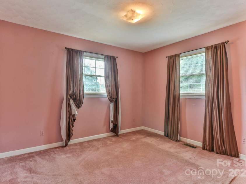 554 Wildlife Access Road, Hickory, NC 28601.  MLS# CAR4279356, YatesRealty ID 28579. 